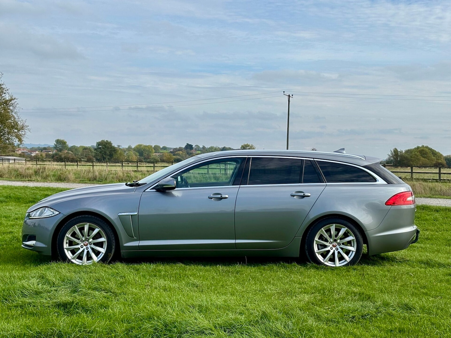 Used Jaguar XF 2014 for sale - 76391320: Photo 2