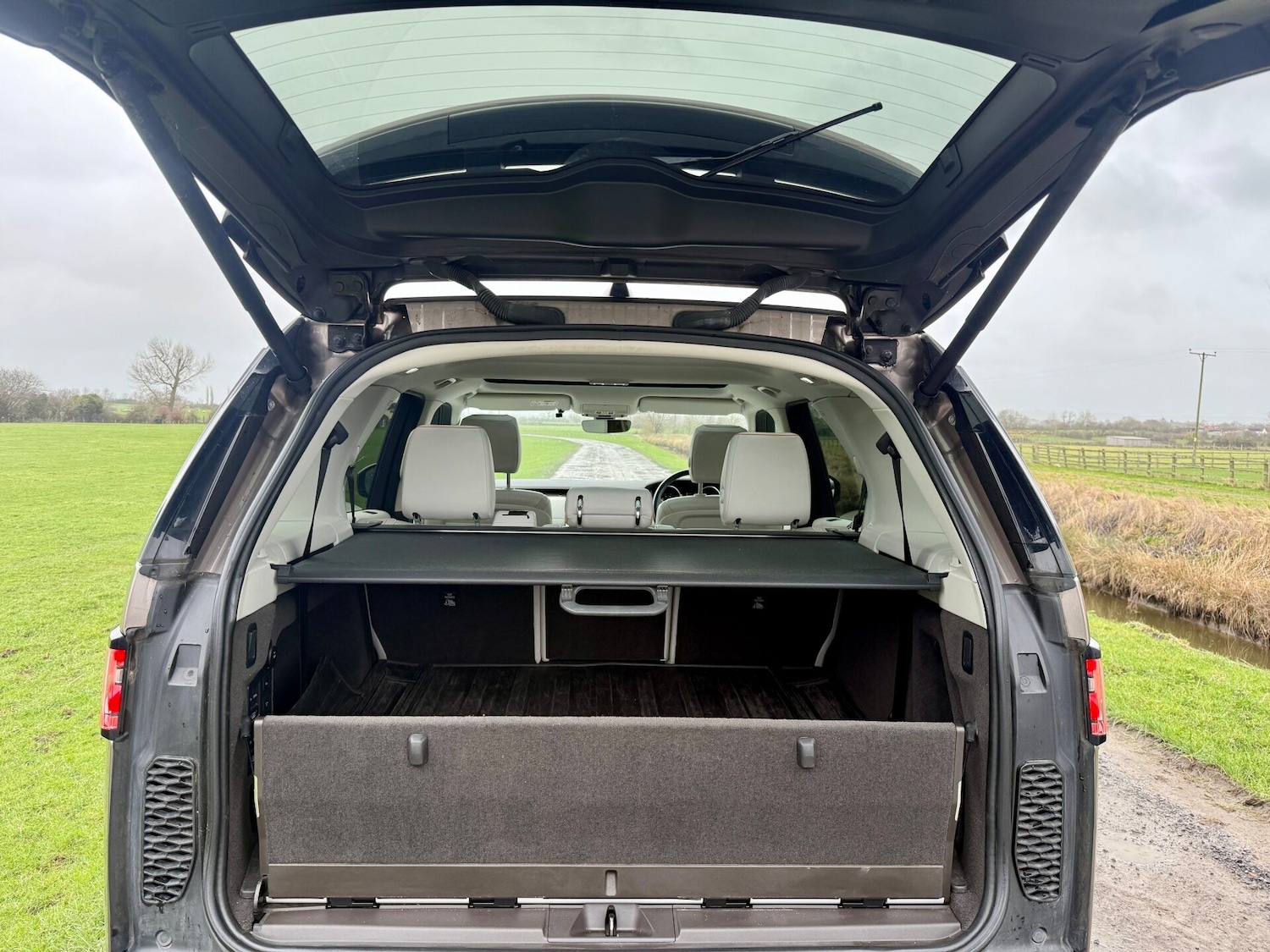 Used Land Rover Discovery 2017 for sale - 77382220: Photo 11