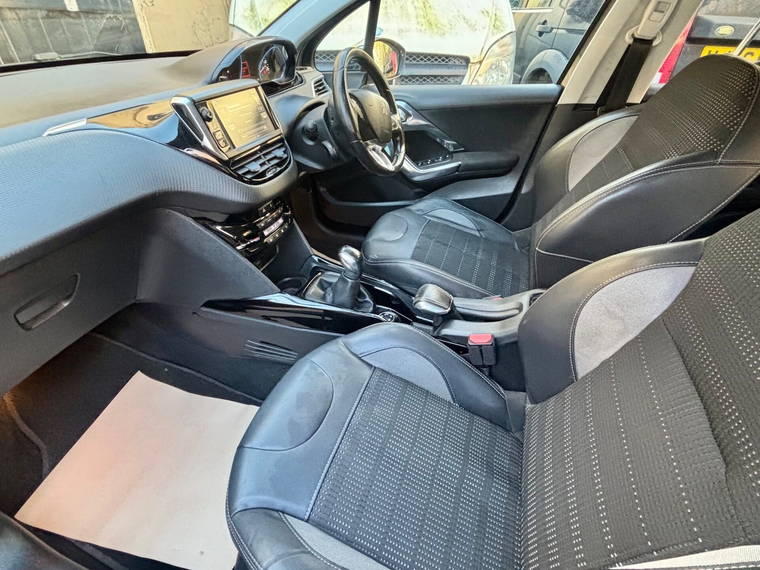 Used Peugeot 2008 2015 for sale - 76545908: Photo 11