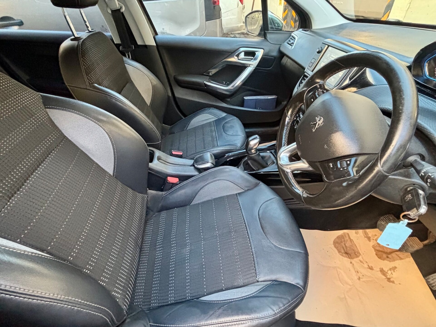 Used Peugeot 2008 2015 for sale - 76545908: Photo 9