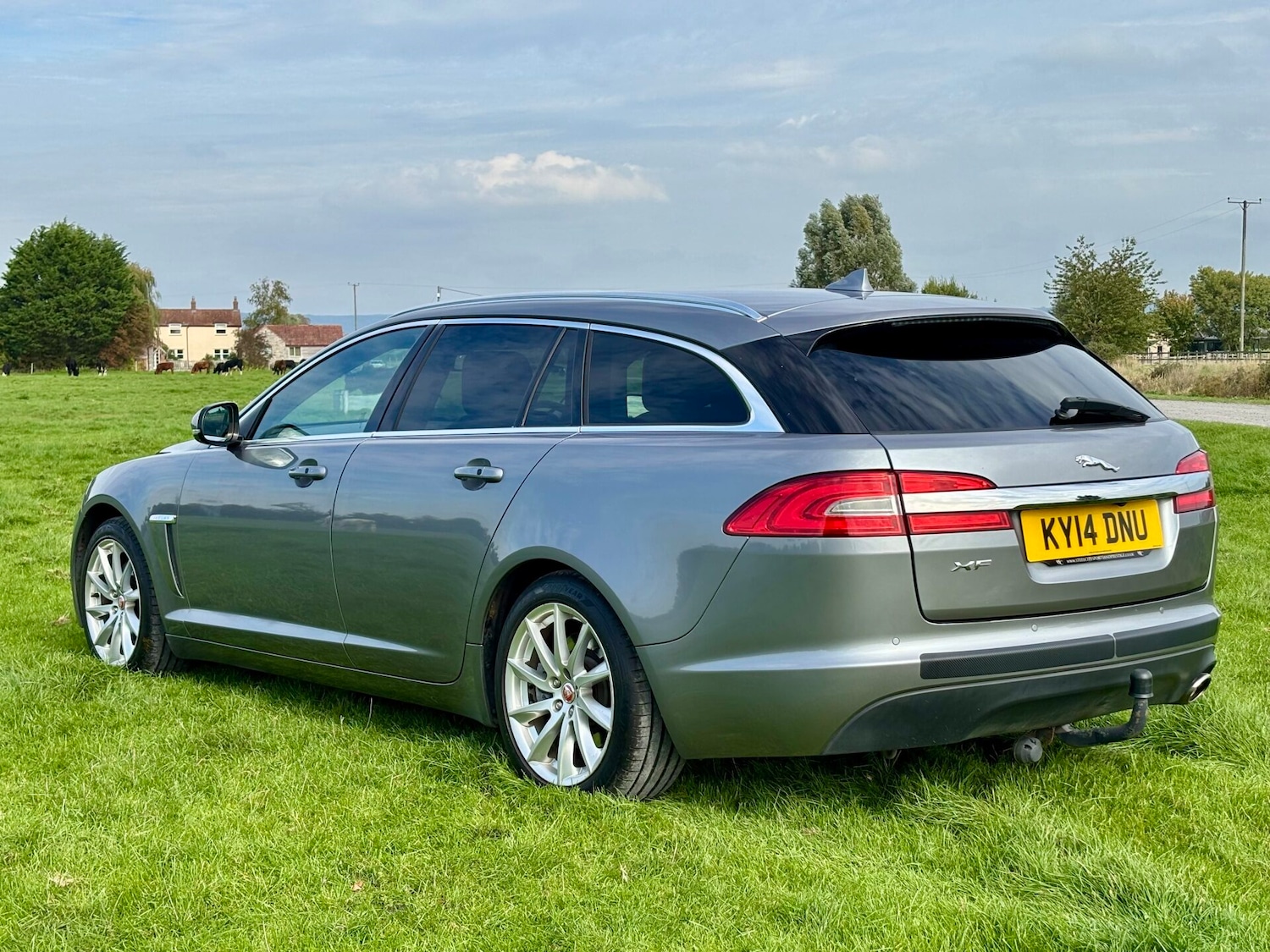 Used Jaguar XF 2014 for sale - 76142774: Photo 3
