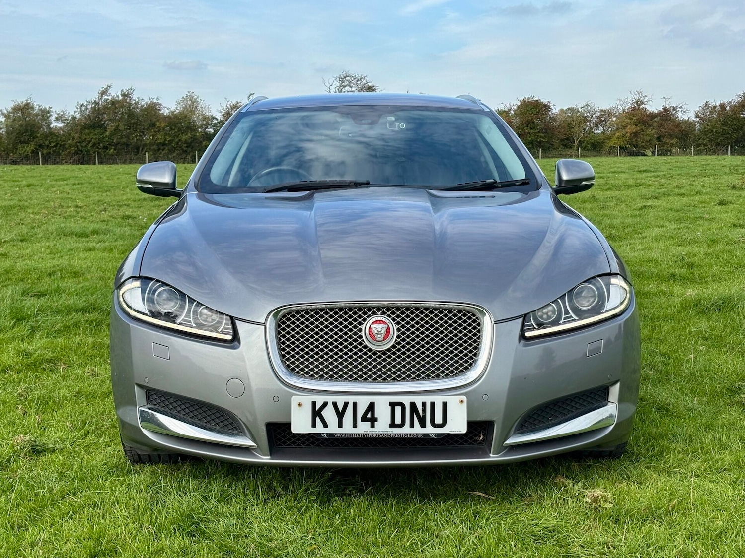 Used Jaguar XF 2014 for sale - 76142774: Photo 4