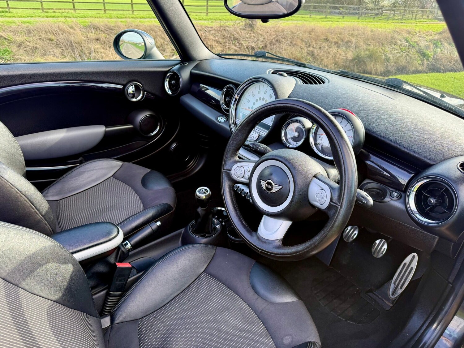 Used MINI Convertible 2009 for sale - 77662061: Photo 11