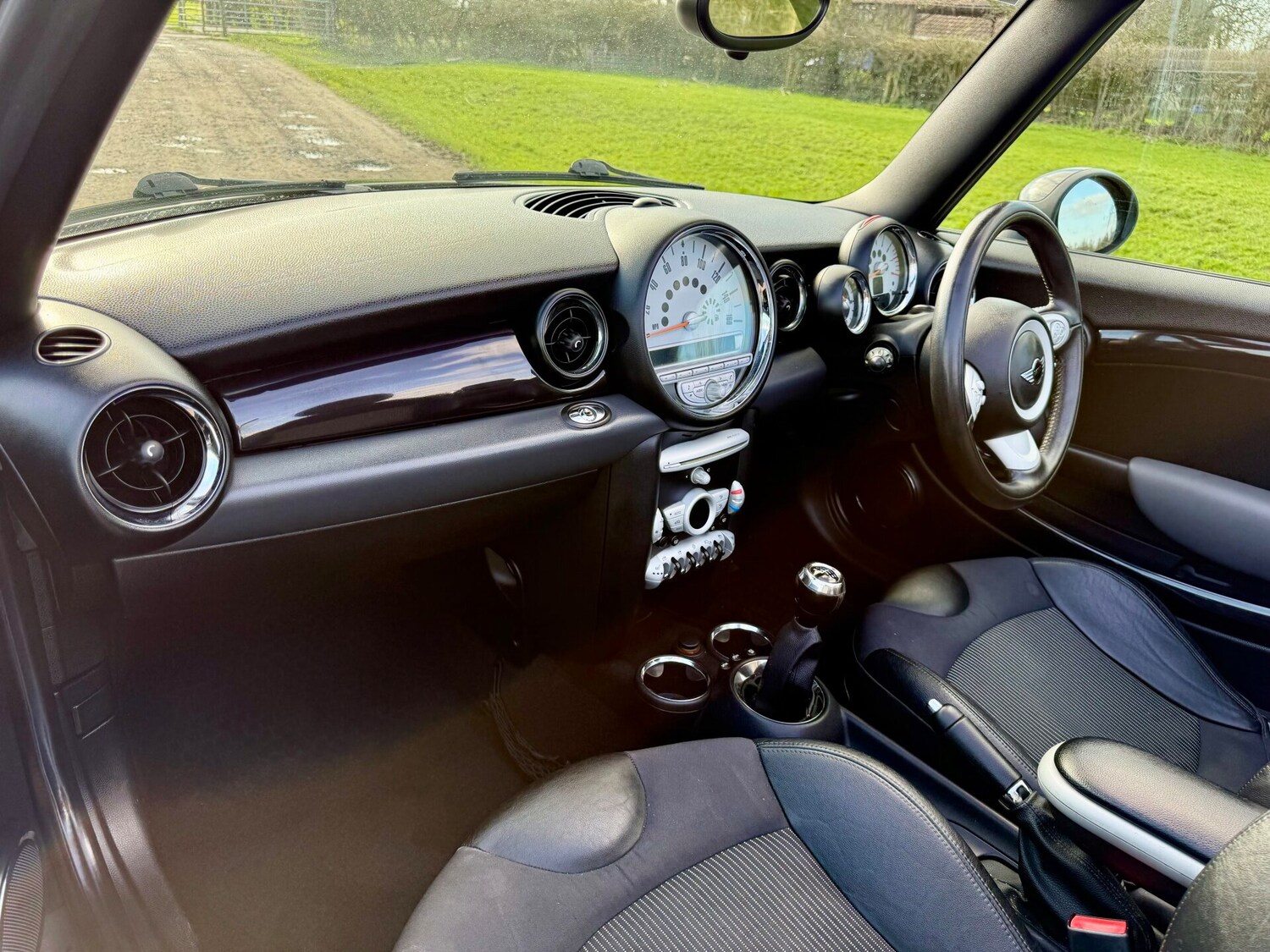 Used MINI Convertible 2009 for sale - 77662061: Photo 13