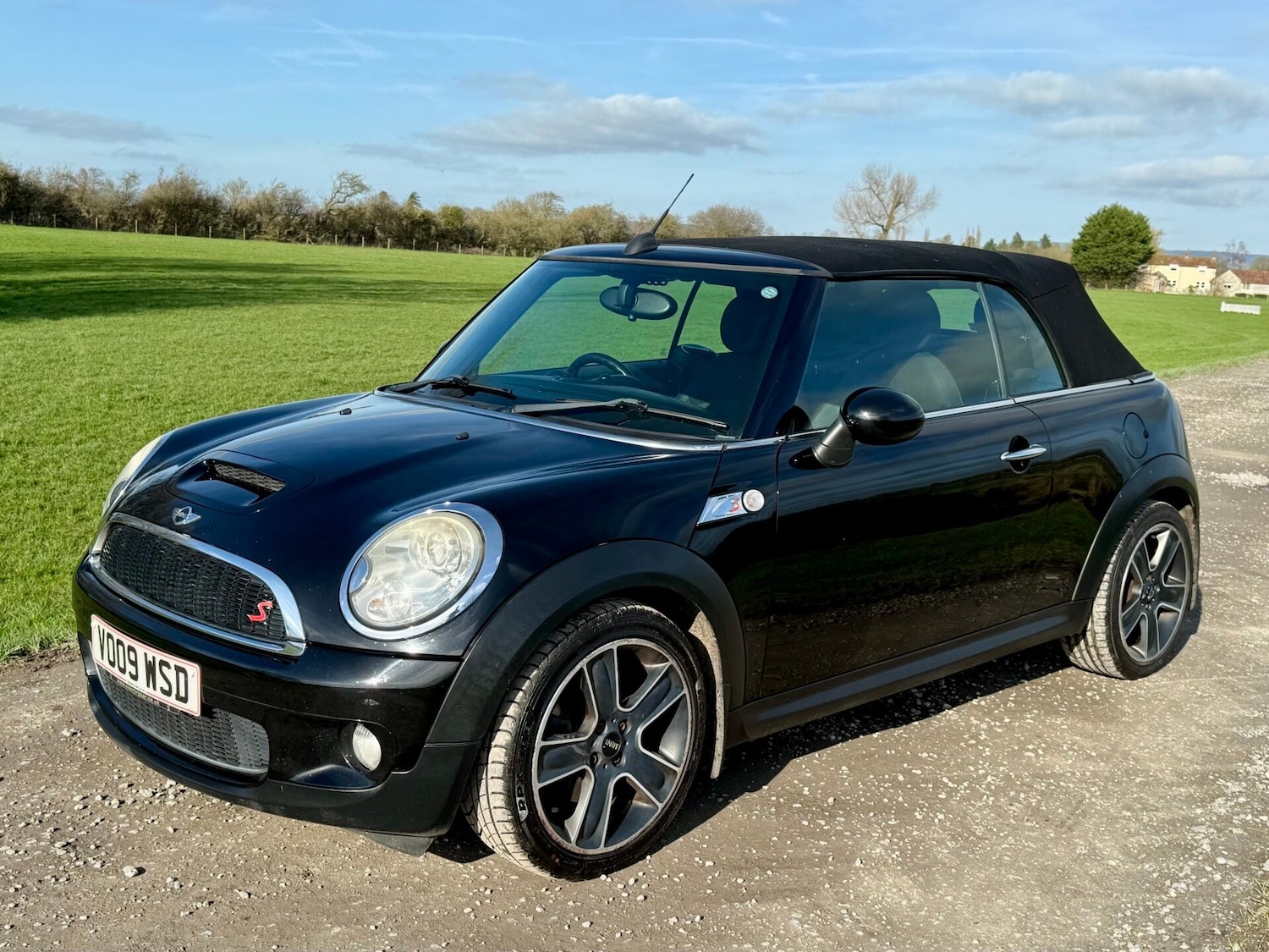 Used MINI Convertible 2009 for sale - 77662061: Photo 3
