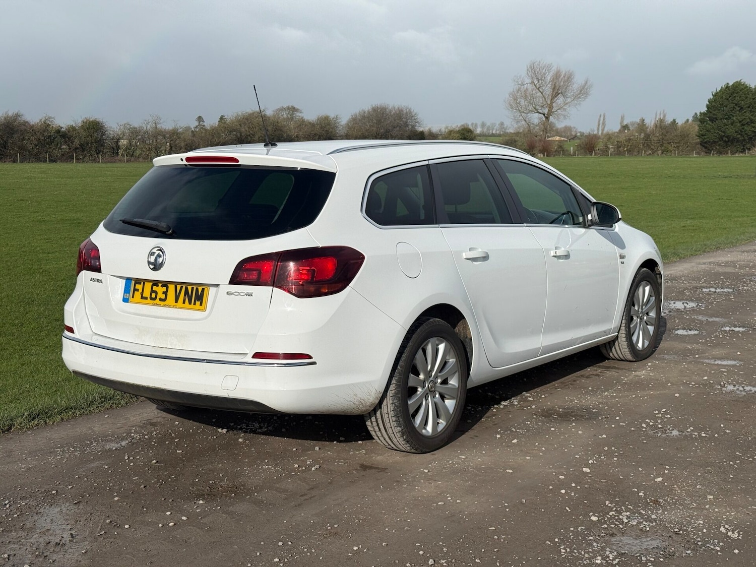 Used Vauxhall Astra 2013 for sale - 77571186: Photo 2
