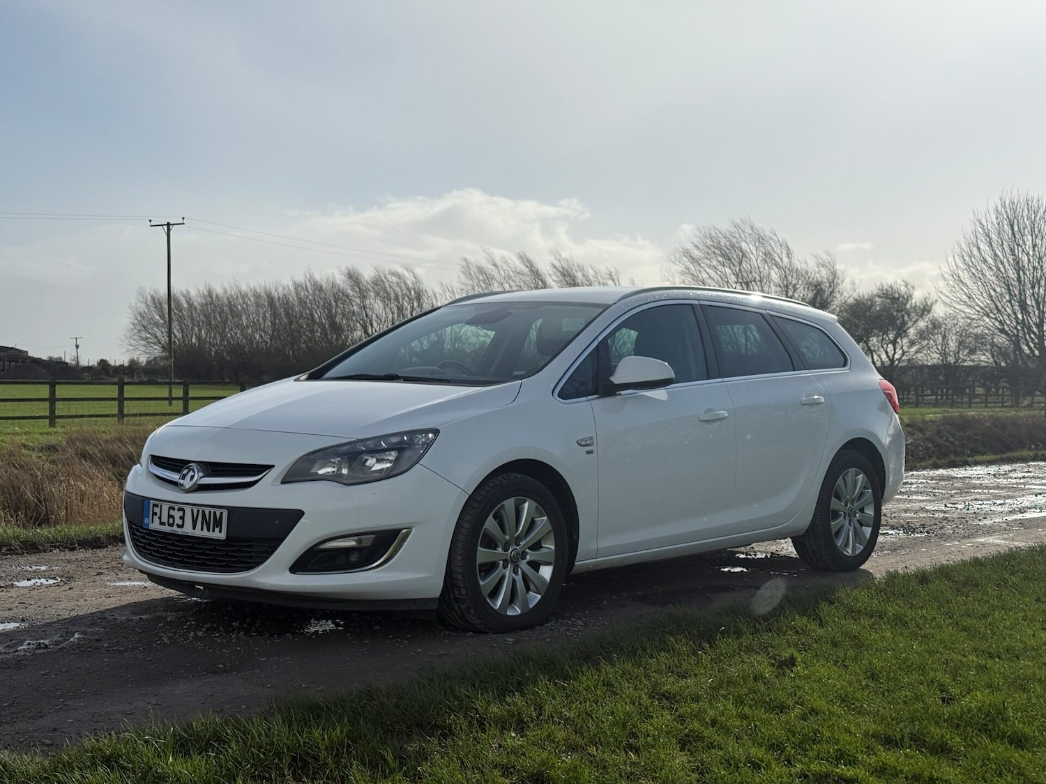 Used Vauxhall Astra 2013 for sale - 77571186: Photo 3