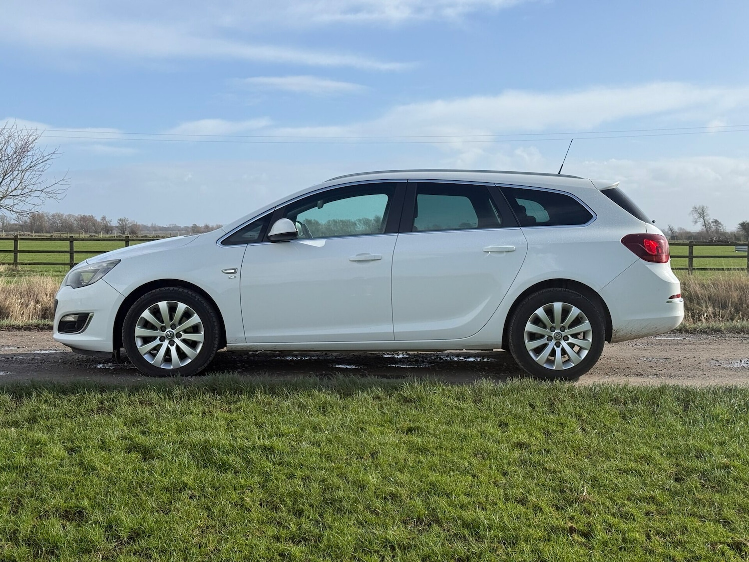 Used Vauxhall Astra 2013 for sale - 77571186: Photo 4