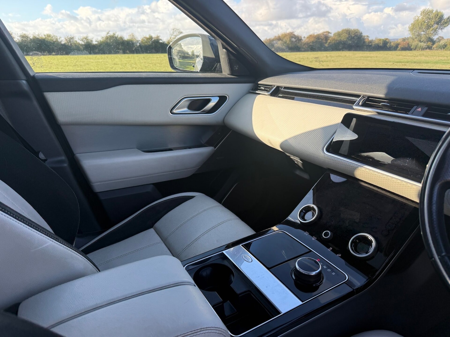 Used Land Rover Range Rover Velar 2018 for sale - 76114105: Photo 13