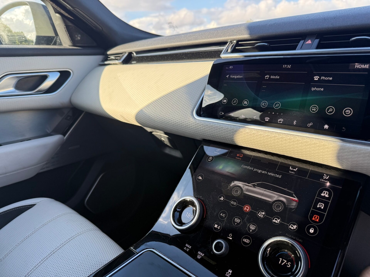 Used Land Rover Range Rover Velar 2018 for sale - 76114105: Photo 15