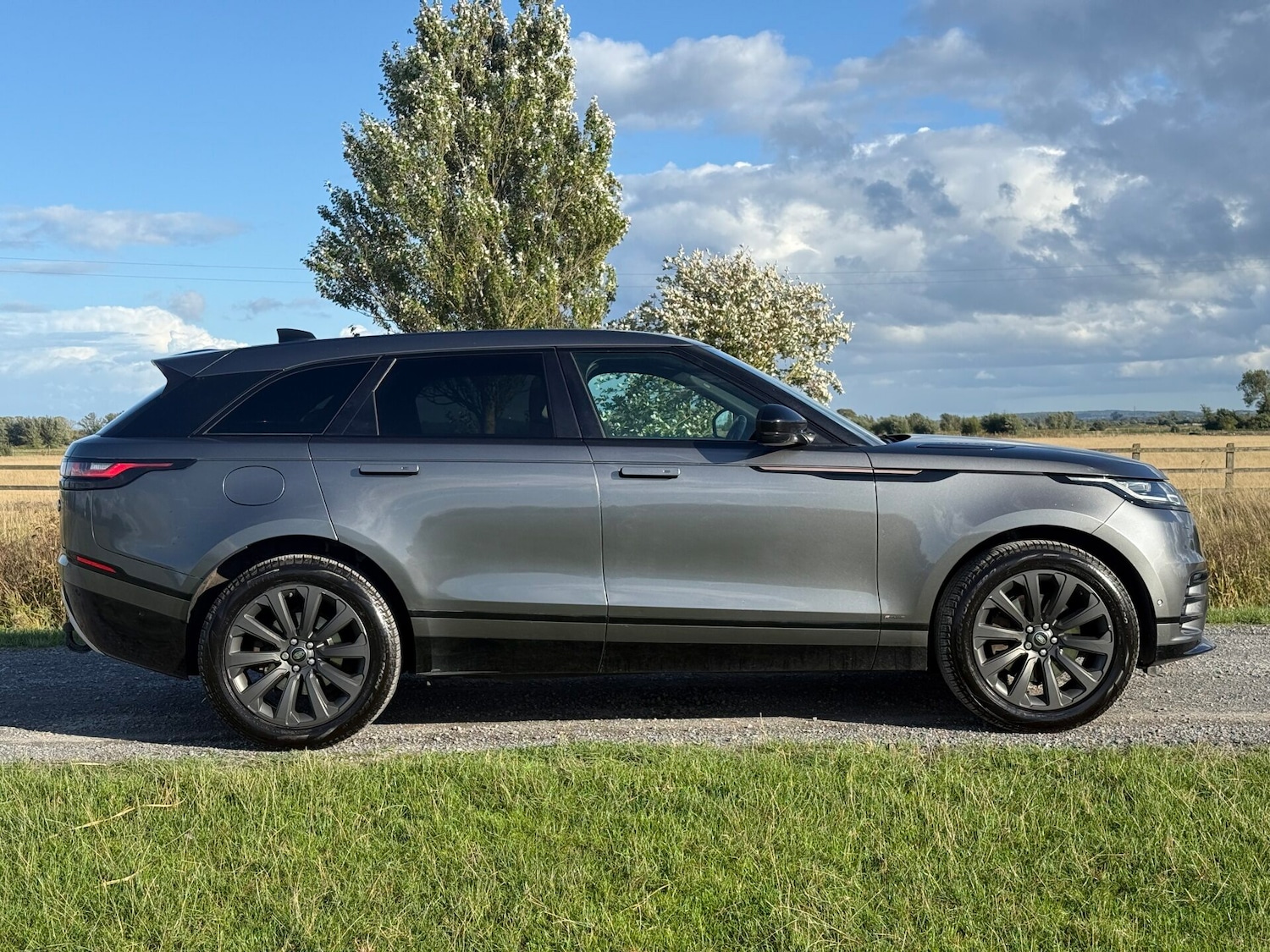 Used Land Rover Range Rover Velar 2018 for sale - 76114105: Photo 2