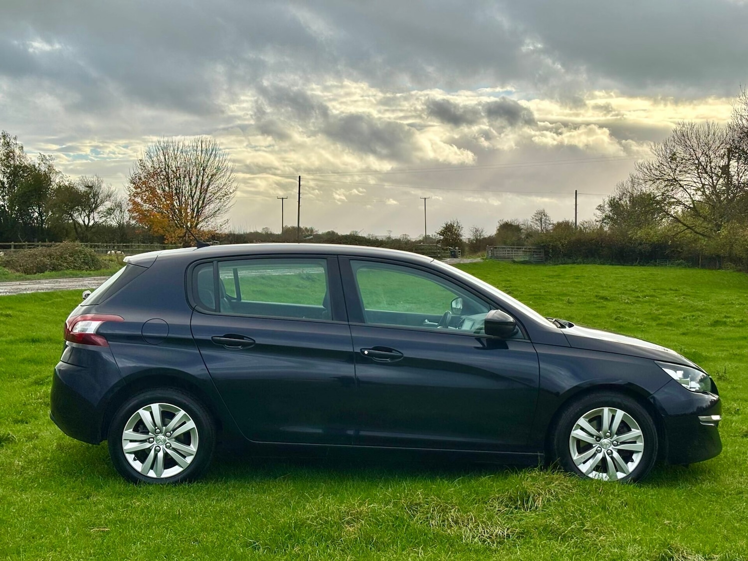 Used Peugeot 308 2017 for sale - 76461331: Photo 2