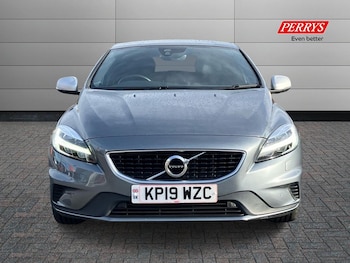 Used Volvo V40 2019 for sale - 76128561: Photo