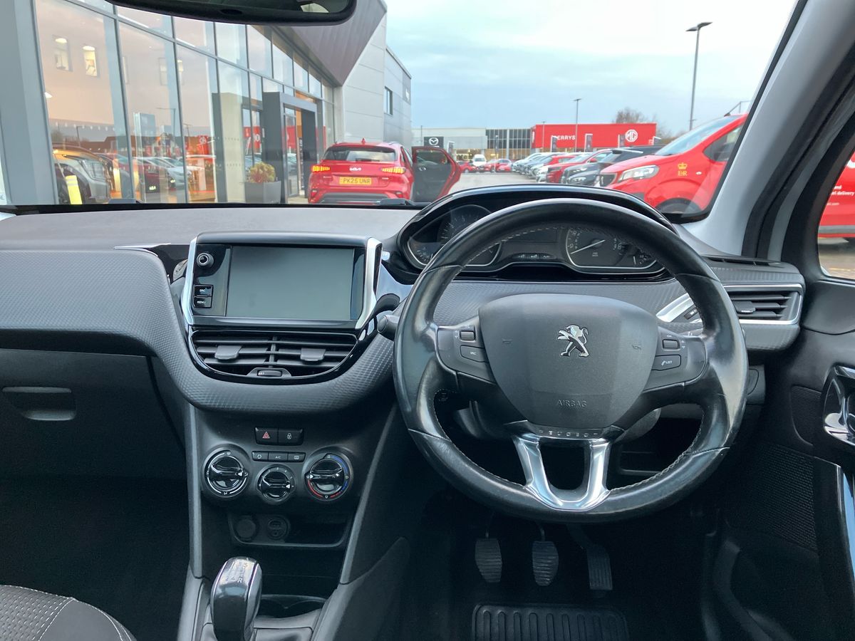 Used Peugeot 208 2018 for sale - 76931806: Photo 15