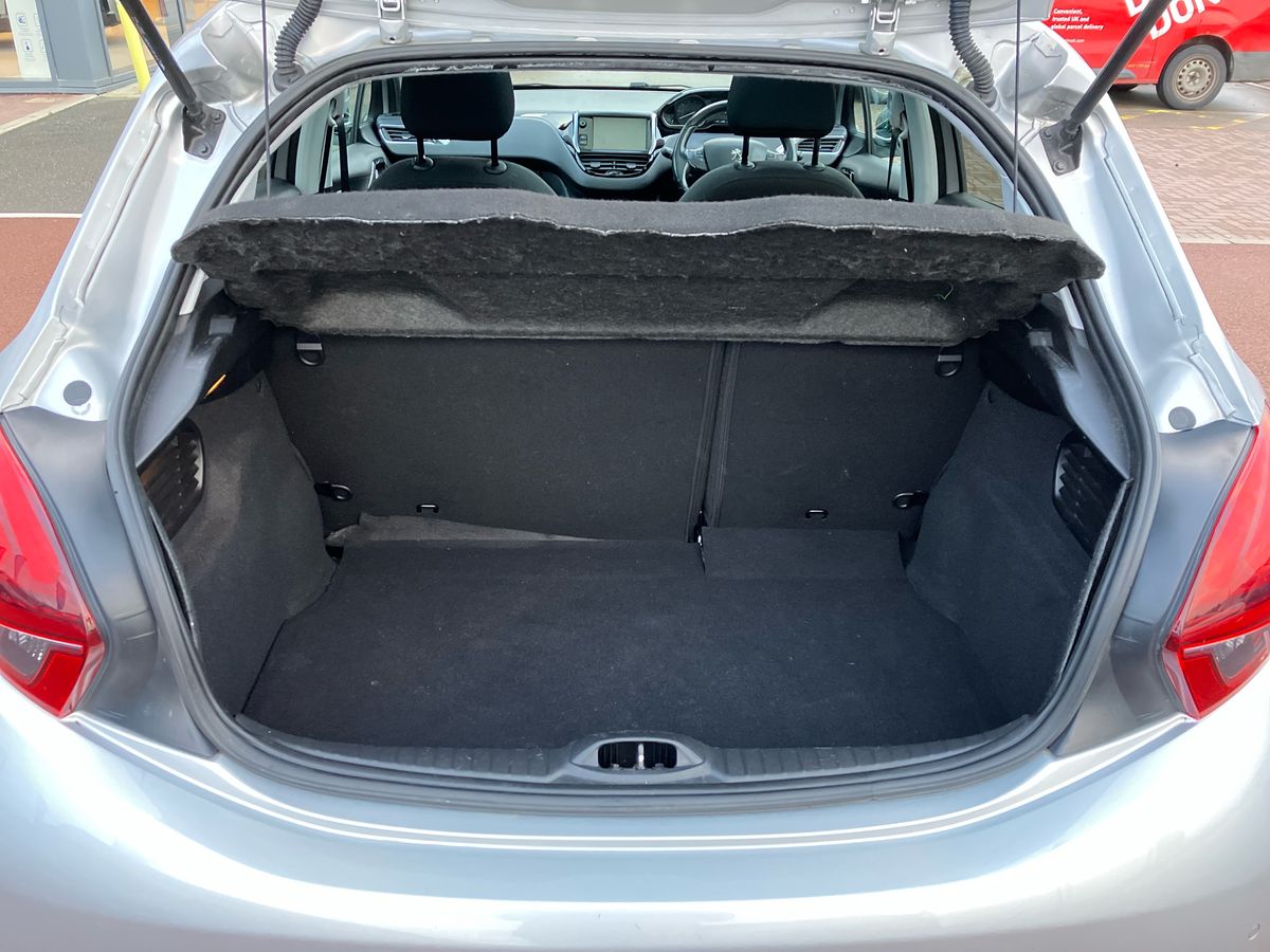 Used Peugeot 208 2018 for sale - 76931806: Photo 20