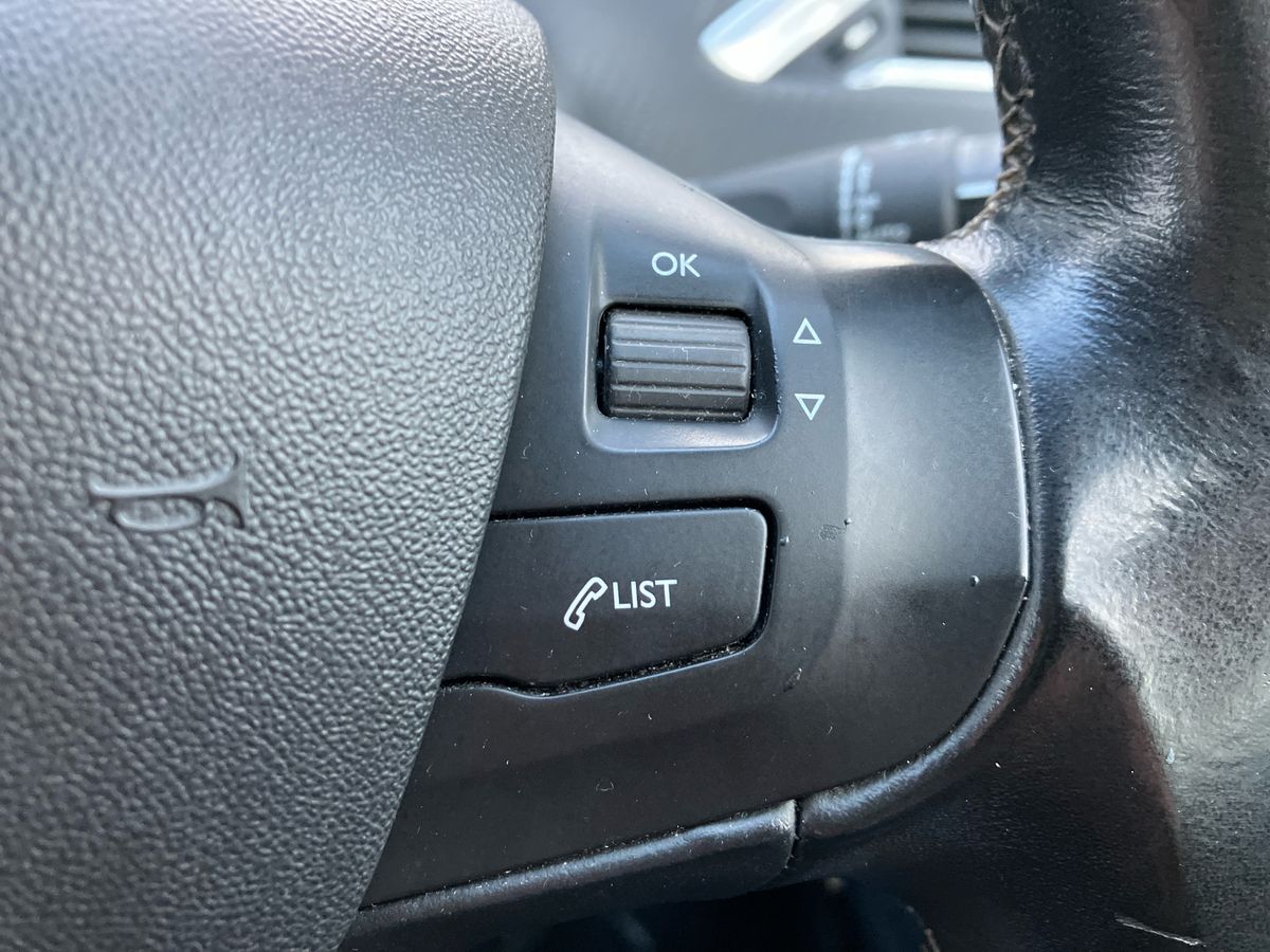 Used Peugeot 208 2018 for sale - 76931806: Photo 21