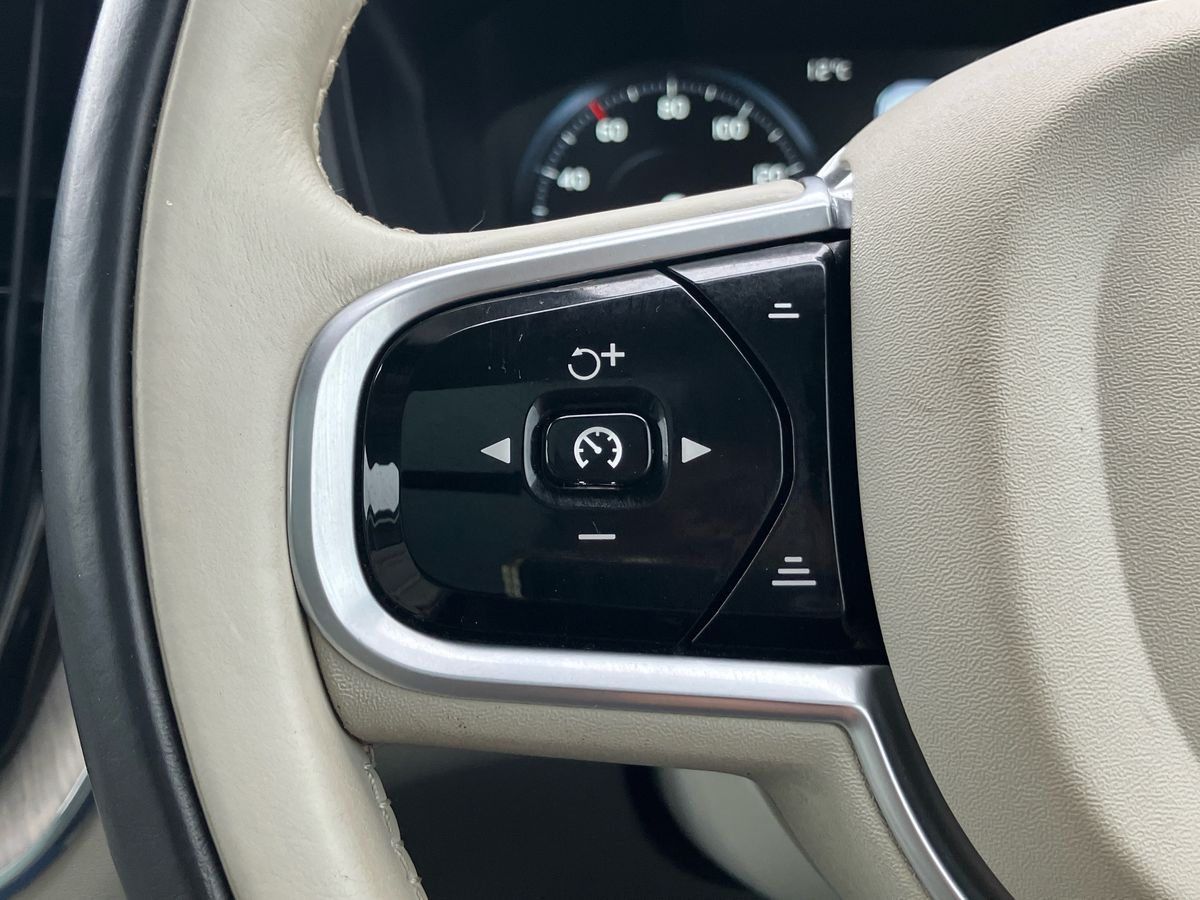 Used Volvo XC60 2017 for sale - 76158212: Photo 16