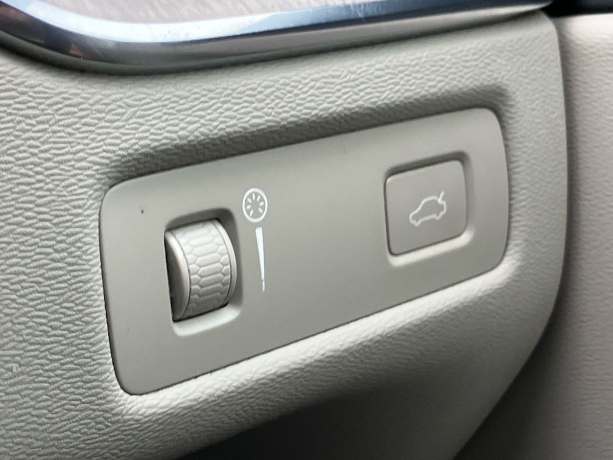 Used Volvo XC60 2017 for sale - 76158212: Photo 28