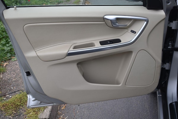 Used Volvo XC60 2015 for sale - 76306180: Photo 8