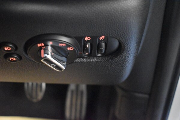 Used MINI Convertible 2019 for sale - 75354472: Photo 36