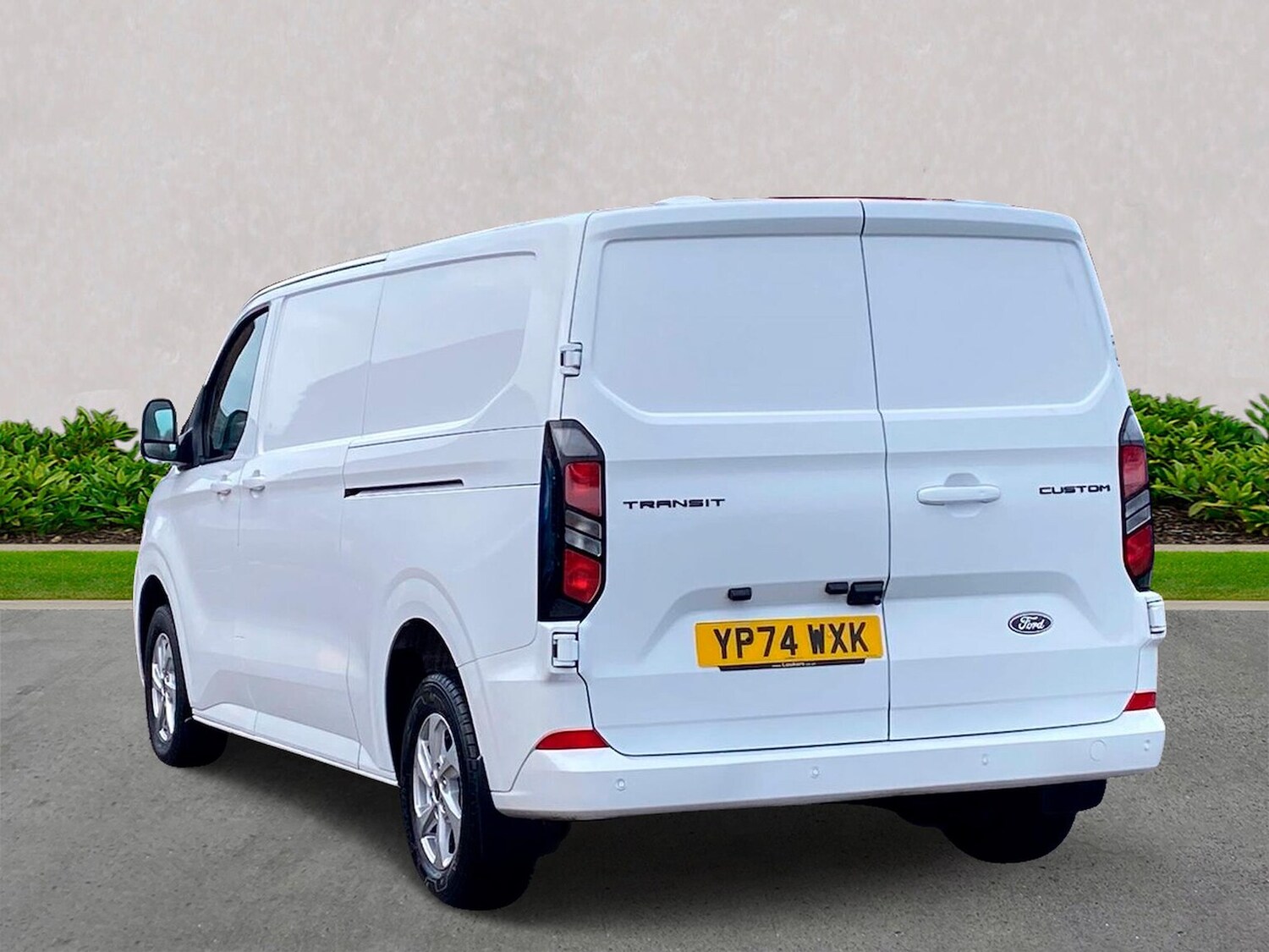 Used Ford Transit Custom 2024 for sale - 76877965: Photo 2