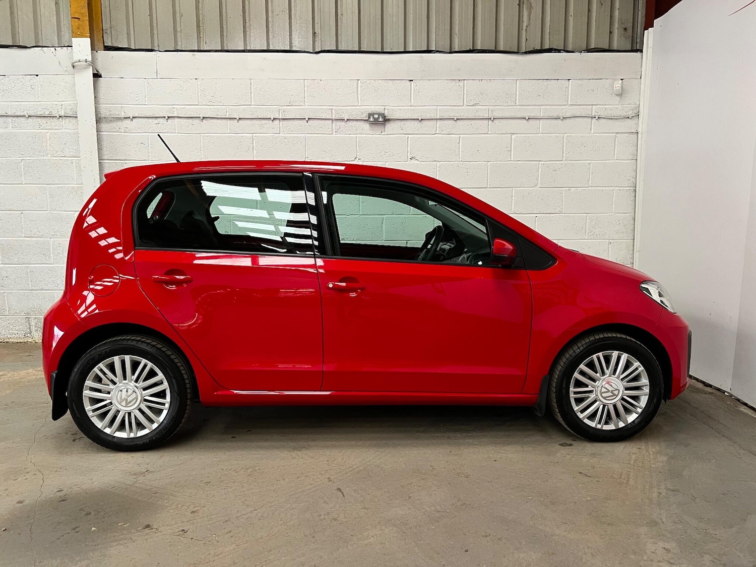 Used Volkswagen up! 2017 for sale - 77783842: Photo 4