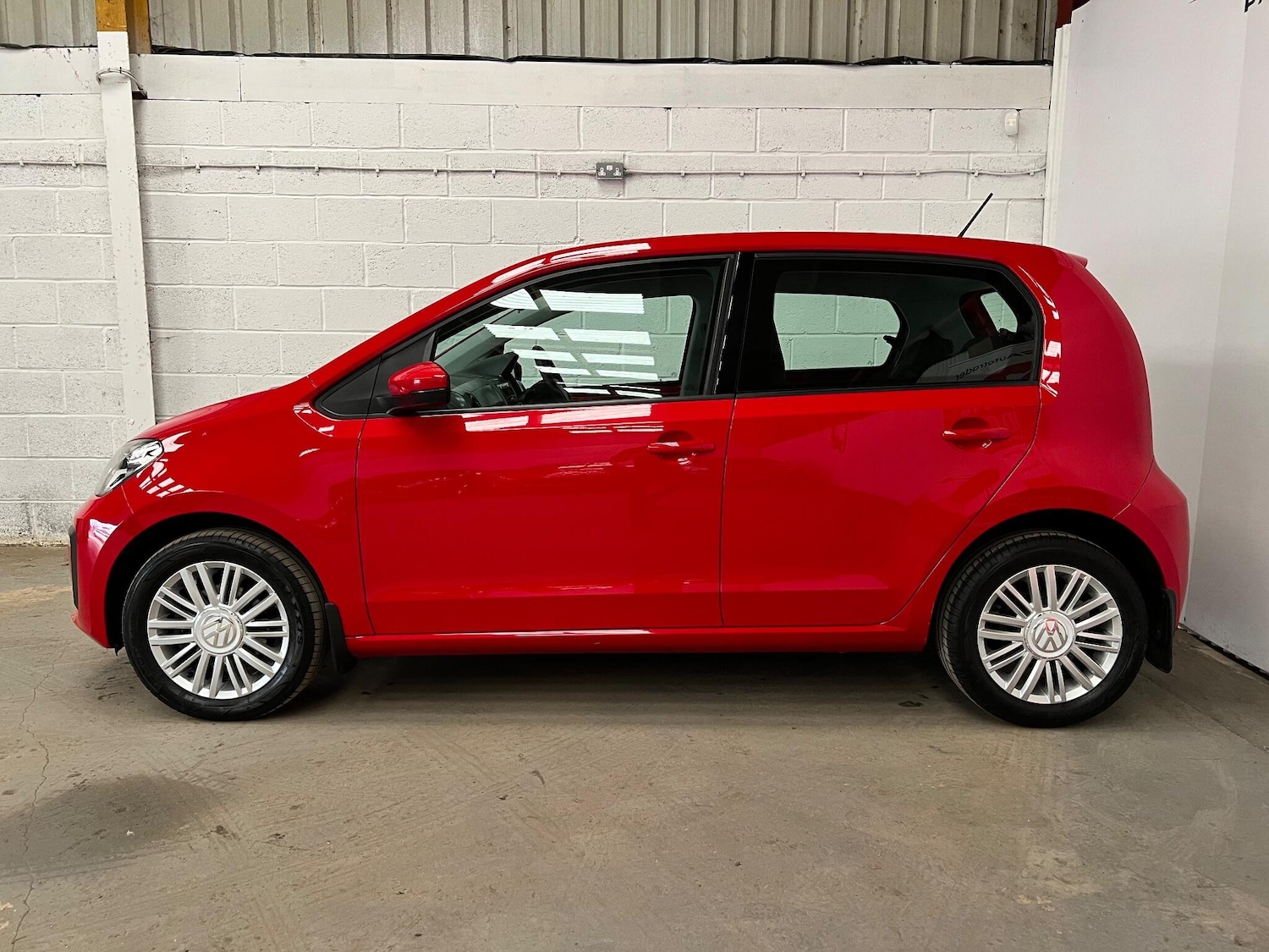 Used Volkswagen up! 2017 for sale - 77783842: Photo 5