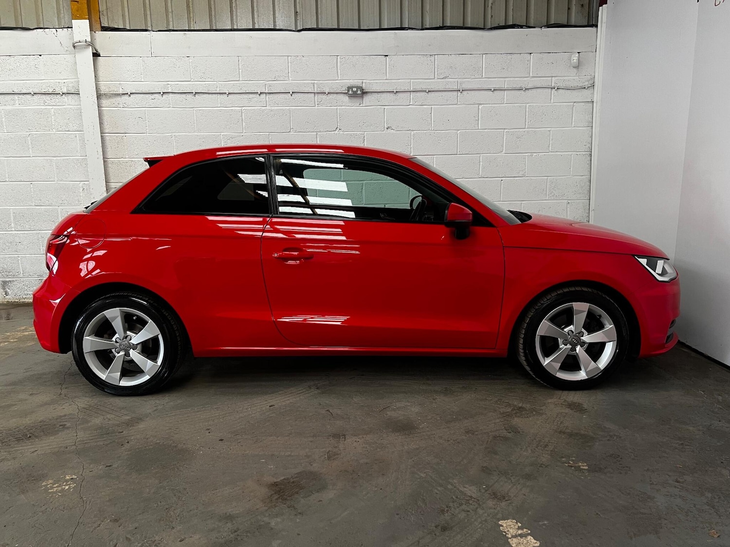 Used Audi A1 for sale - 77268077: Photo 4
