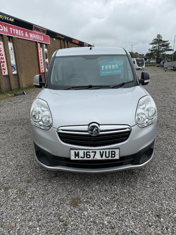 Used Vauxhall Combo 2017 for sale - 75592805: Photo 2