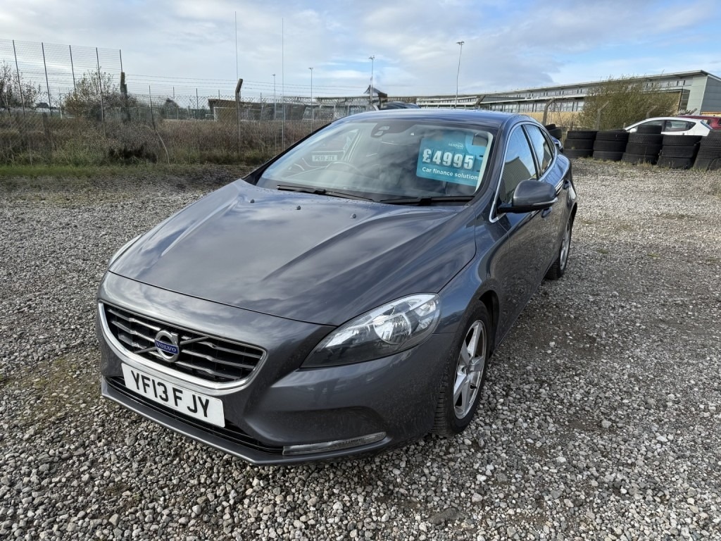Used Volvo V40 2013 for sale - 76492477: Photo 1