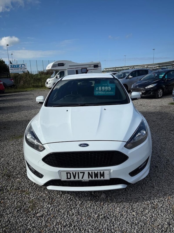 Used Ford Focus 2017 for sale - 76100918: Photo 2