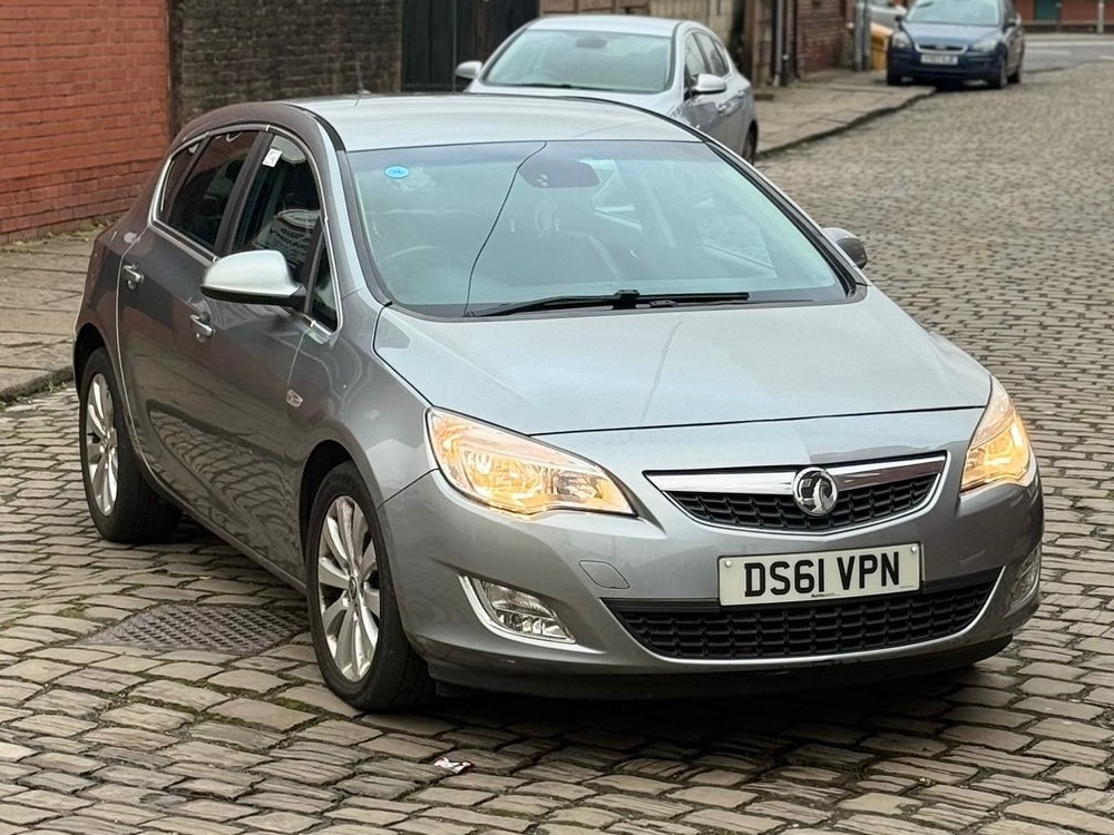 Used Vauxhall Astra 2012 for sale - 77779800: Photo 2