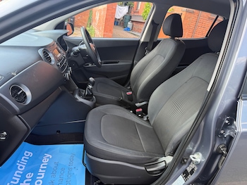 Used Hyundai i10 2018 for sale - 79329271: Photo