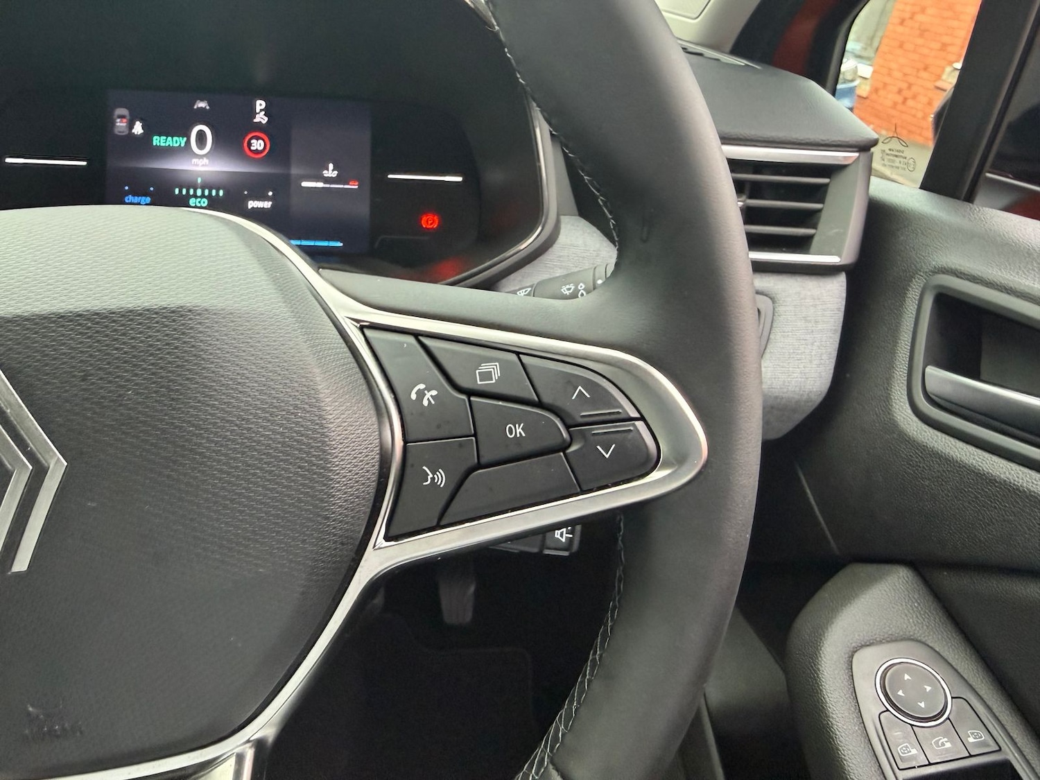 Used Renault Clio 2025 for sale - 77084993: Photo 32