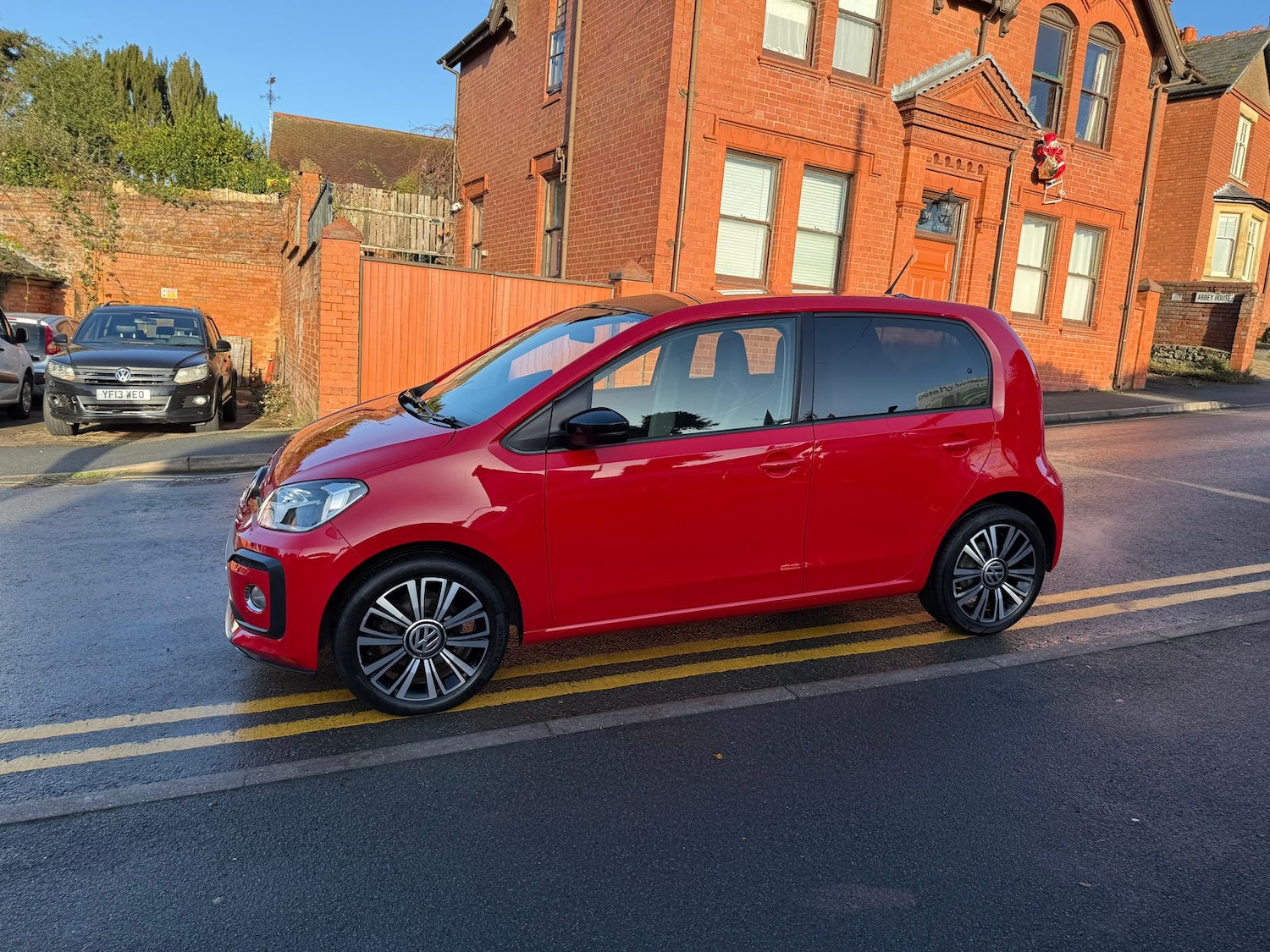 Used Volkswagen up! 2017 for sale - 77638220: Photo 2