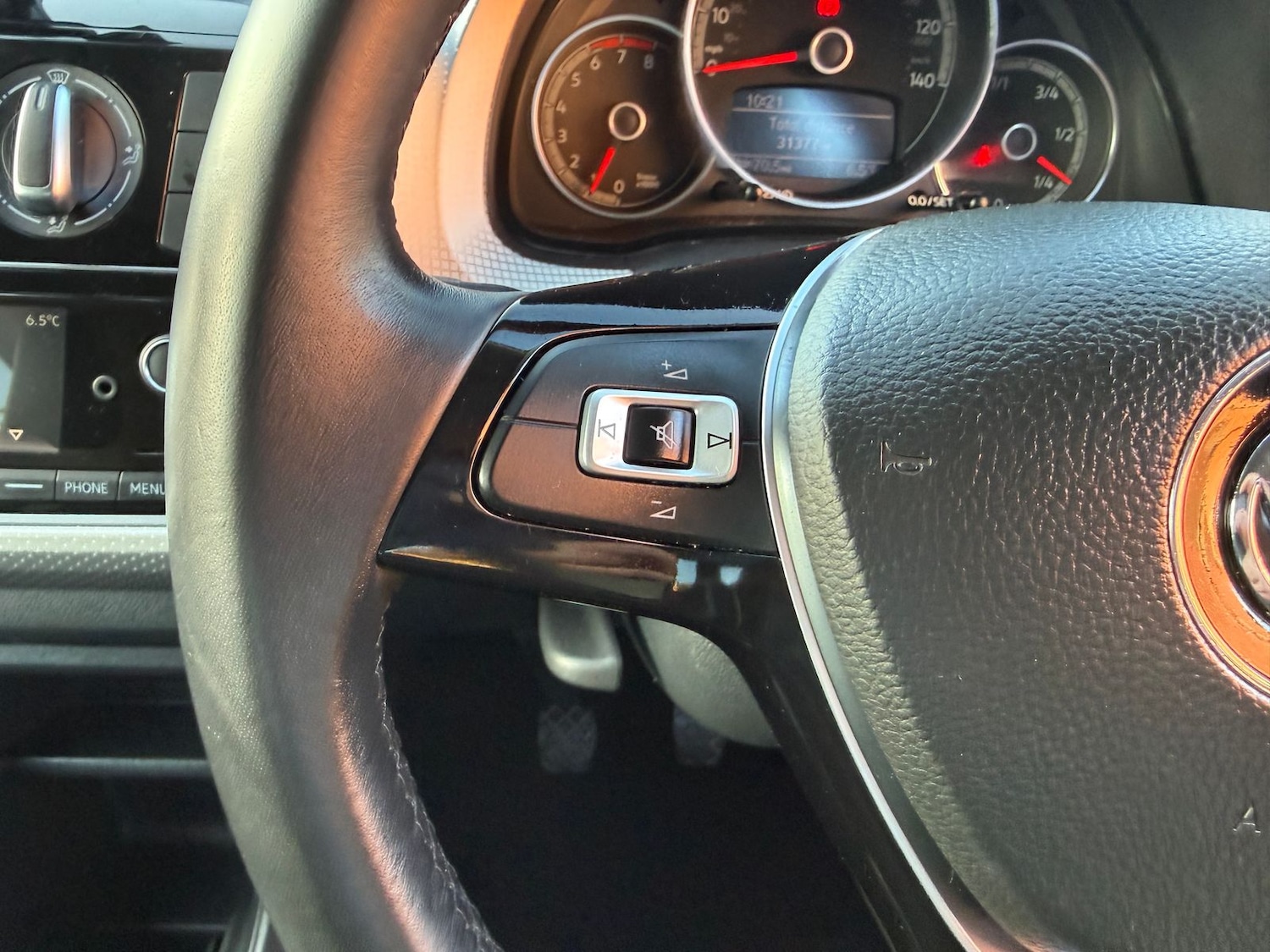 Used Volkswagen up! 2017 for sale - 77638220: Photo 24