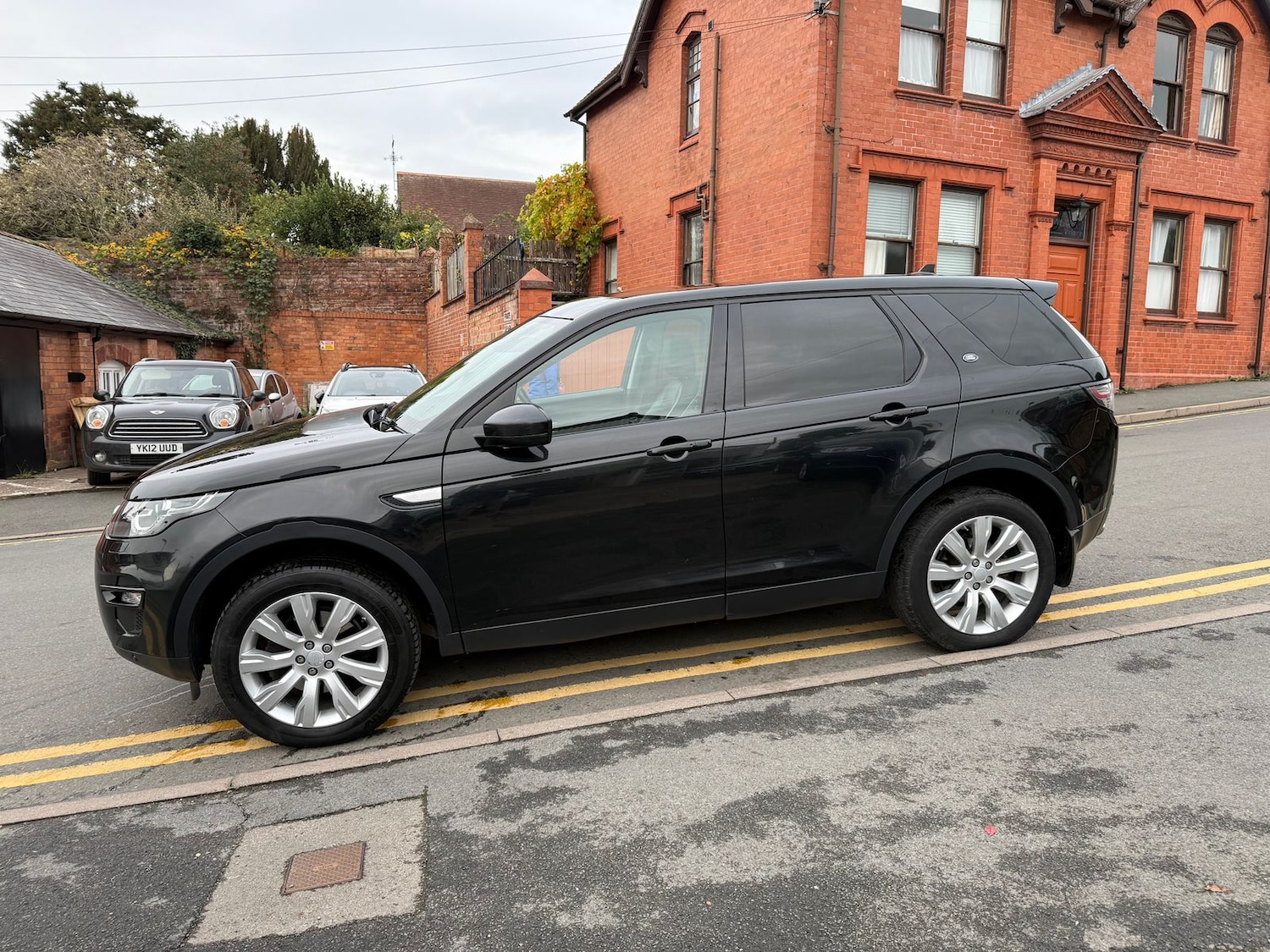 Used Land Rover Discovery Sport 2015 for sale - 76474767: Photo 2
