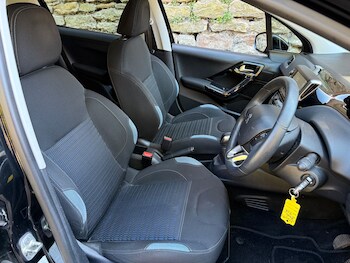 Used Peugeot 208 2014 for sale - 78305616: Photo