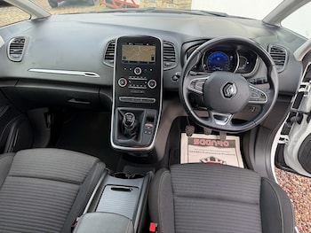 Used Renault Grand Scenic 2018 for sale - 78336103: Photo