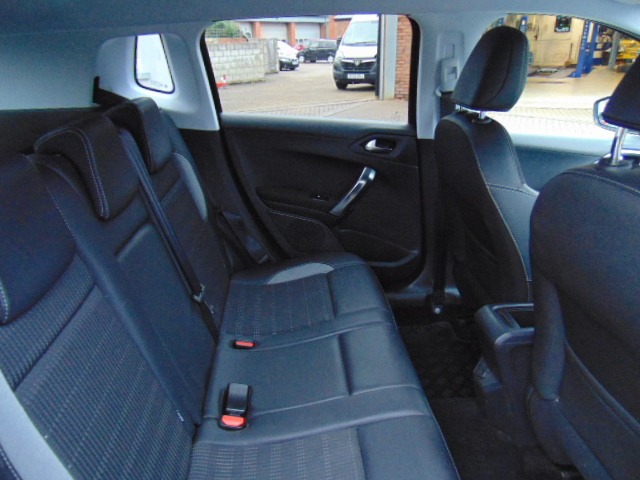 Used Peugeot 2008 2018 for sale - 76450211: Photo 8