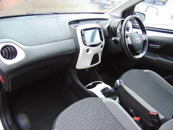 Used Toyota AYGO 2019 for sale - 76477350: Photo