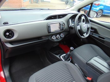 Used Toyota Yaris 2019 for sale - 78801985: Photo