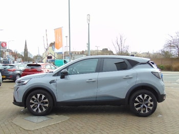 Used Renault Captur 2025 for sale - 77605519: Photo