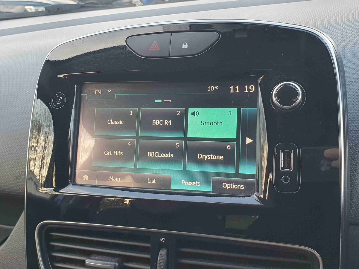 Used Renault Clio 2017 for sale - 76874124: Photo 20