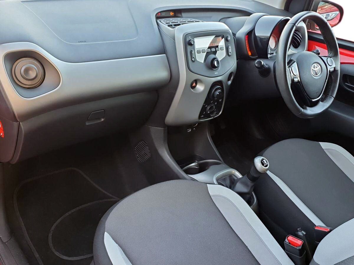 Used Toyota AYGO 2015 for sale - 76609595: Photo 15