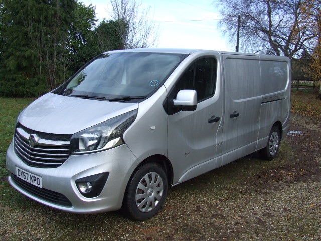 Used Vauxhall Vivaro 2017 for sale - 76830782: Photo 2