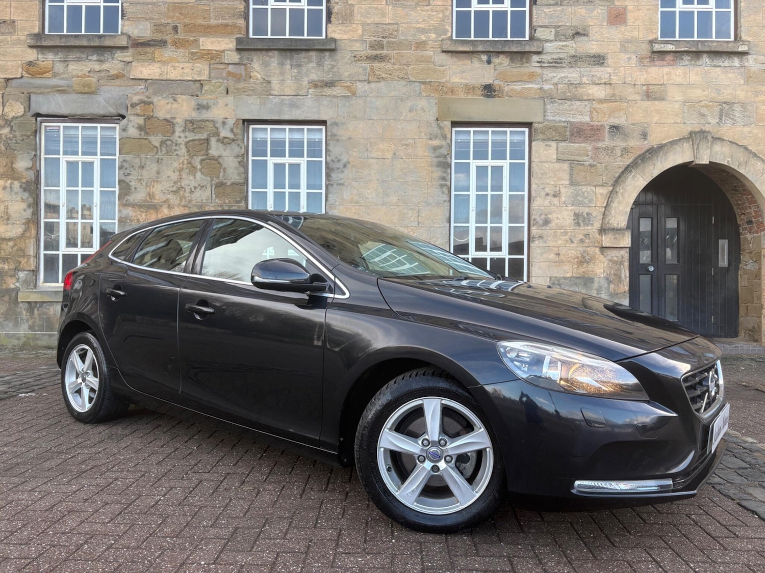 Used Volvo V40 2014 for sale - 77618473: Photo 1