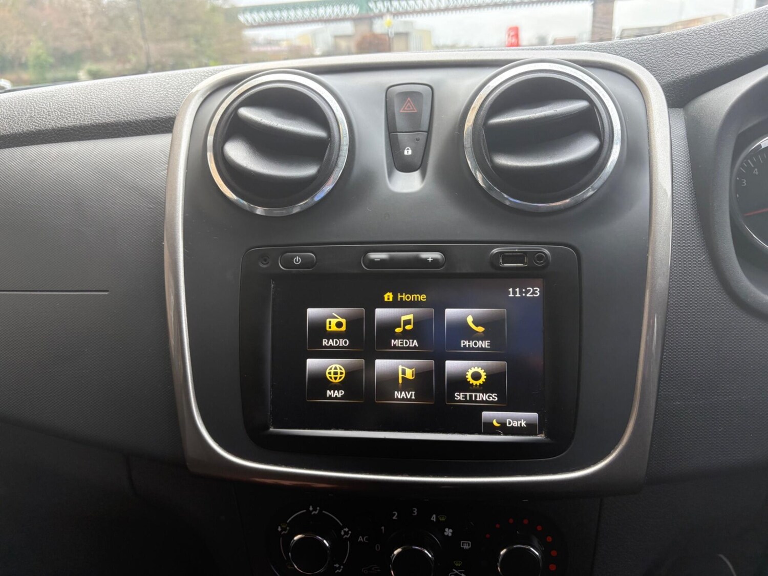 Used Dacia Sandero Stepway 2014 for sale - 77480312: Photo 24
