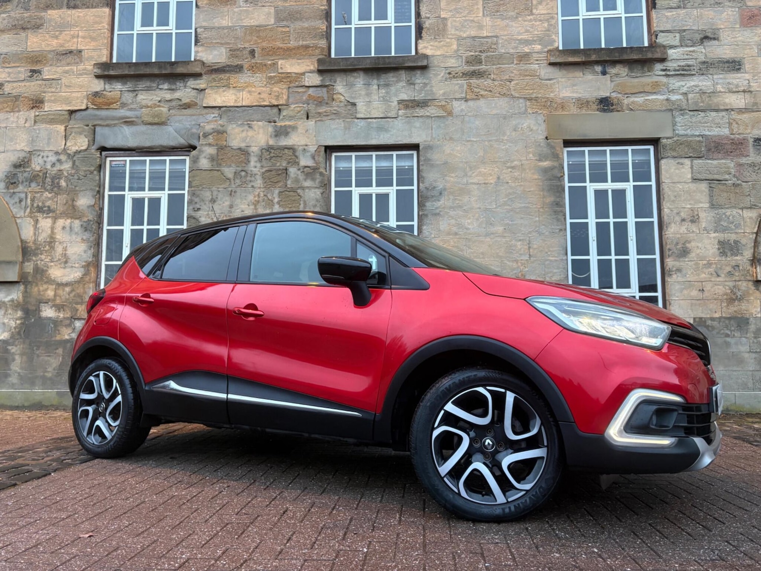 Used Renault Captur 2018 for sale - 77360668: Photo 2