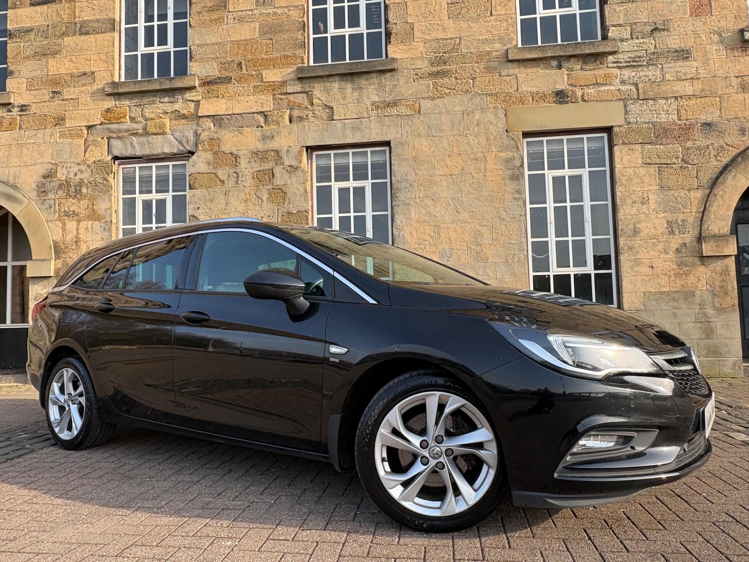 Used Vauxhall Astra 2017 for sale - 77971906: Photo 1